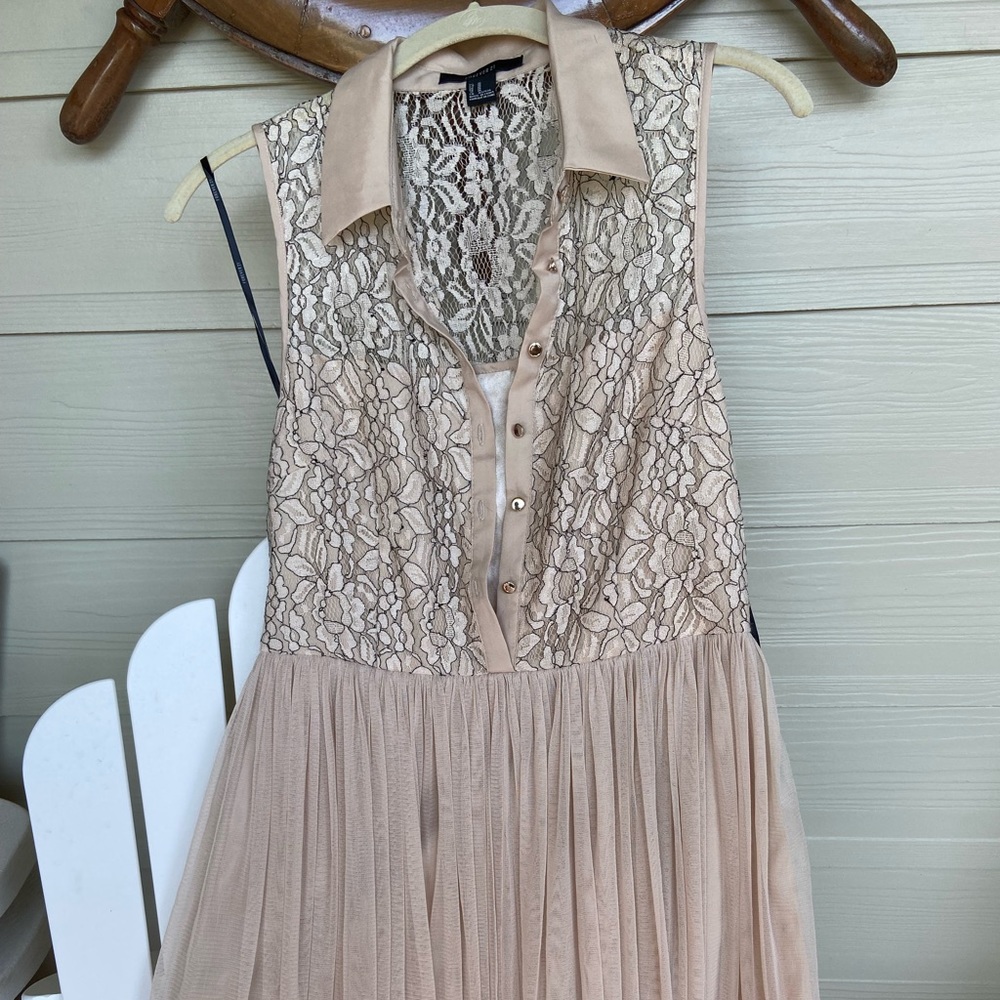 Forever 21 sleeveless lace dress, size Medium